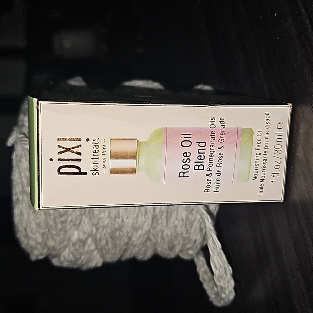Pixi skintreata rose oil blend, 1 fl .oz nourishing face oil. New. - Picture 1 of 7